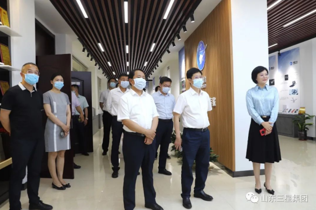 省工商聯(lián)副主席、省總商會(huì)副會(huì)長(zhǎng)郭建禮來(lái)山東三星集團(tuán)調(diào)研