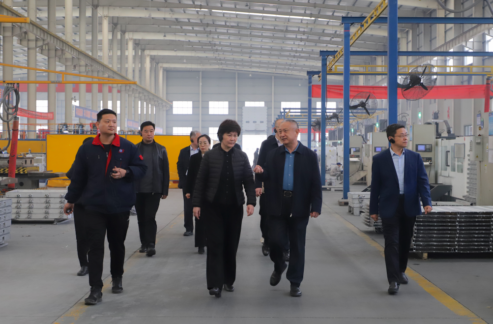 省工商聯(lián)黨組成員、秘書長(zhǎng)于玲一行來(lái)山東三星集團(tuán)調(diào)研