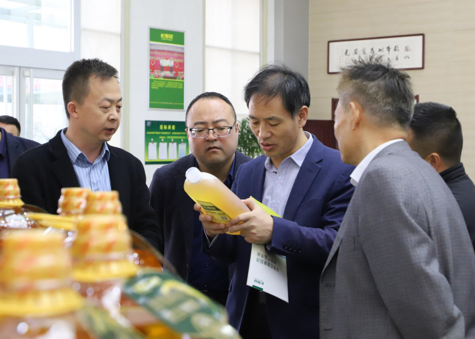甘肅省定西市糧食和物資儲(chǔ)備局黨組書記、局長(zhǎng)燕永春一行來(lái)山東三星集團(tuán)參觀座談