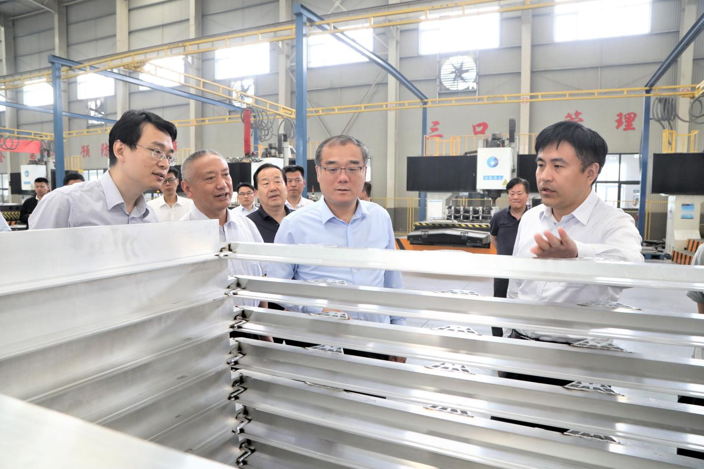 濱州市副市長(zhǎng)、鄒平市委書(shū)記呂明濤來(lái)山東三星集團(tuán)調(diào)研