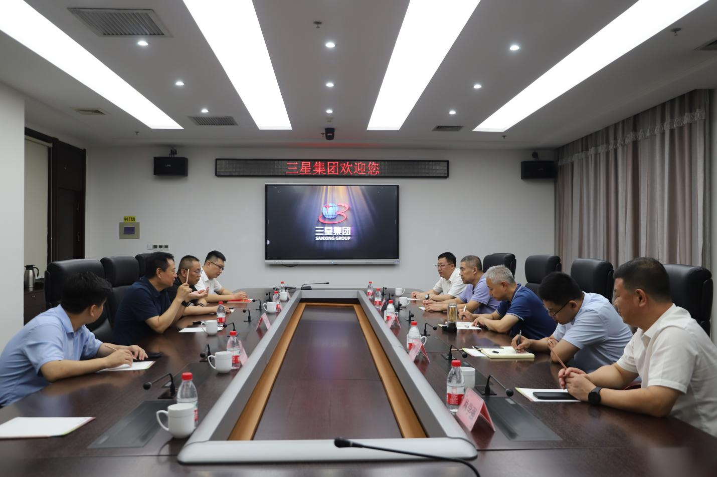 濱州銀保監(jiān)分局黨委書記、局長尹程來山東三星集團調(diào)研