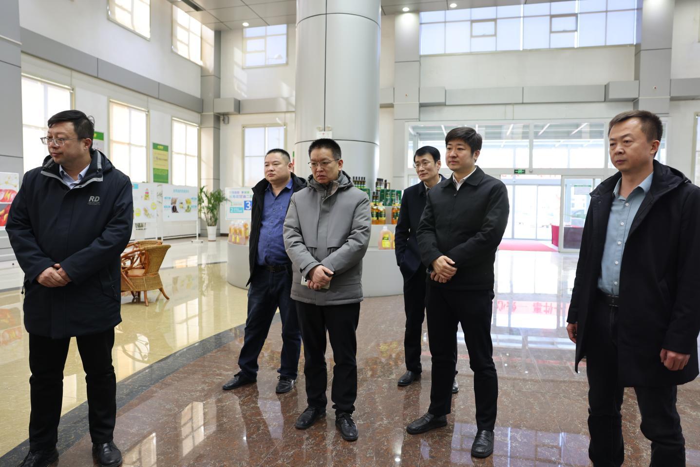 山東人才科創(chuàng)、清華大學(xué)團委創(chuàng)業(yè)指導(dǎo)中心考察組來山東三星集團參觀考察