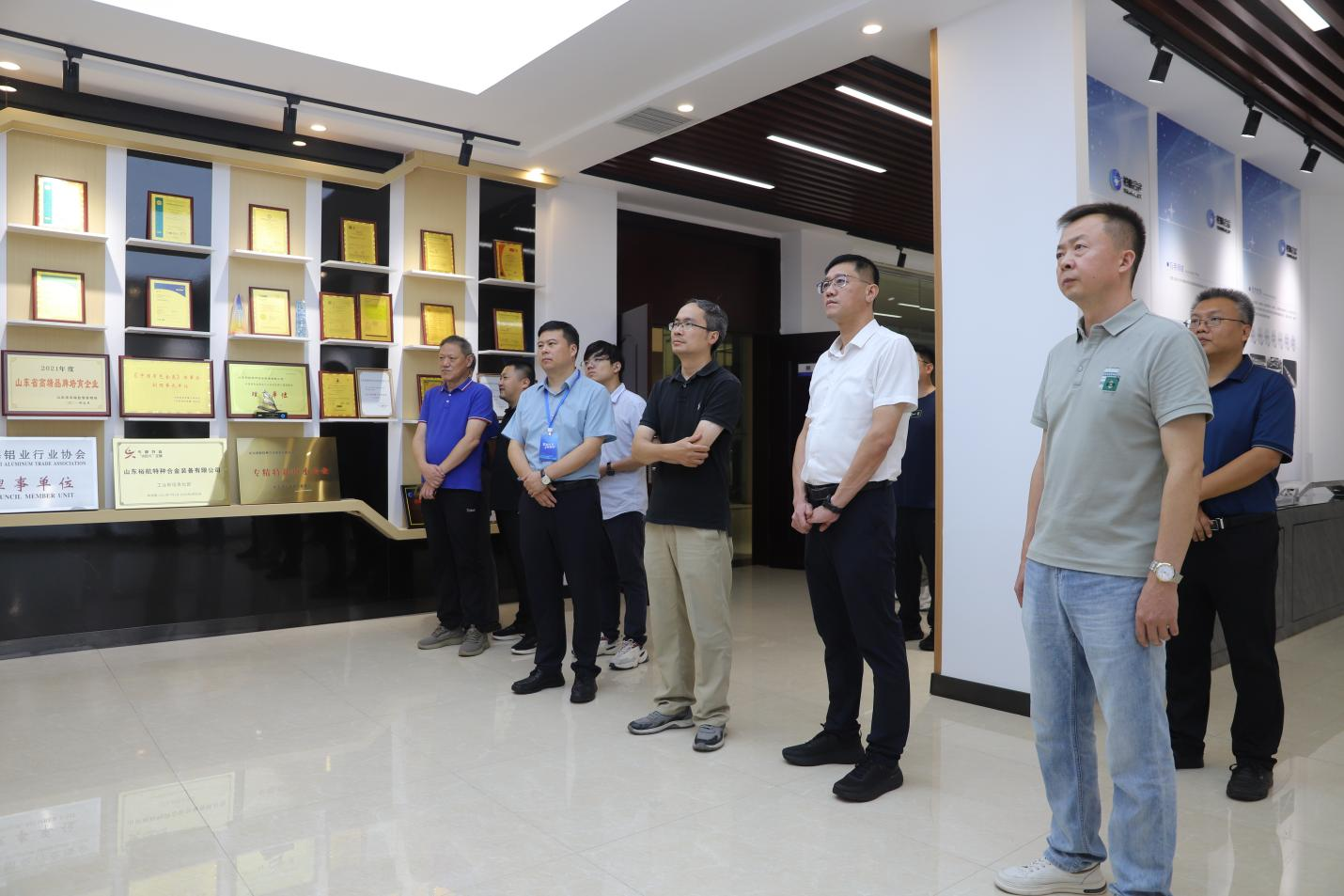高端鋁材料產(chǎn)業(yè)創(chuàng)新服務(wù)團(tuán)、南京農(nóng)業(yè)大學(xué)調(diào)研組來(lái)山東三星集團(tuán)參觀調(diào)研