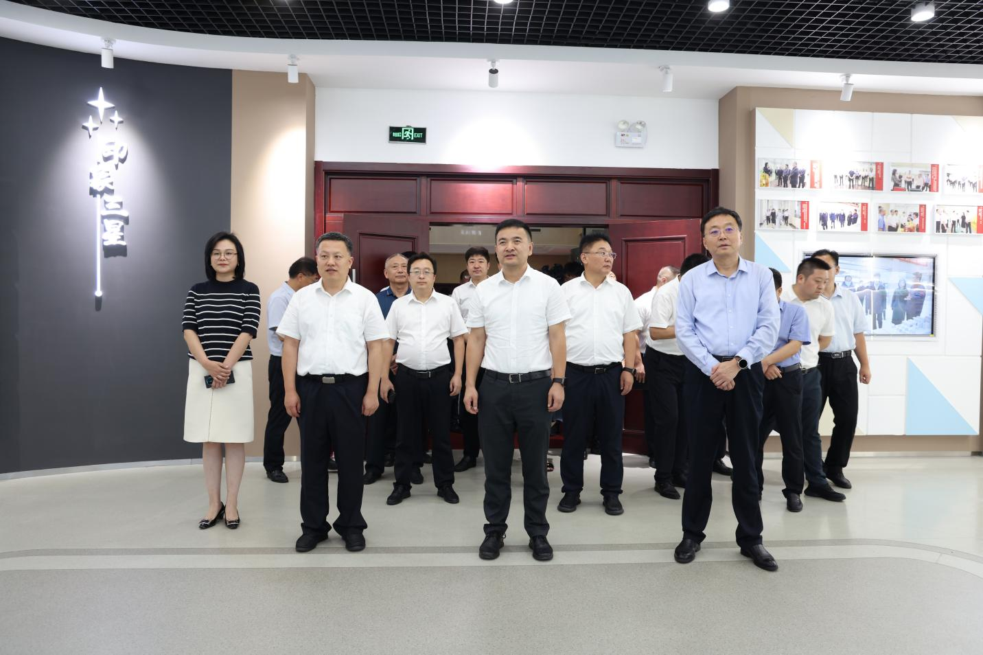 奉節(jié)縣委副書記、縣長(zhǎng)鞏義勝一行來(lái)山東三星集團(tuán)考察