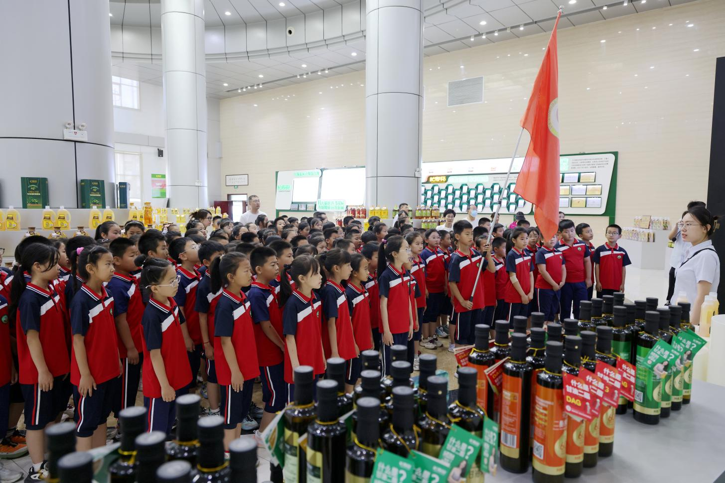 韓店中心小學(xué)師生走進(jìn)三星集團(tuán)開展實踐教育活動