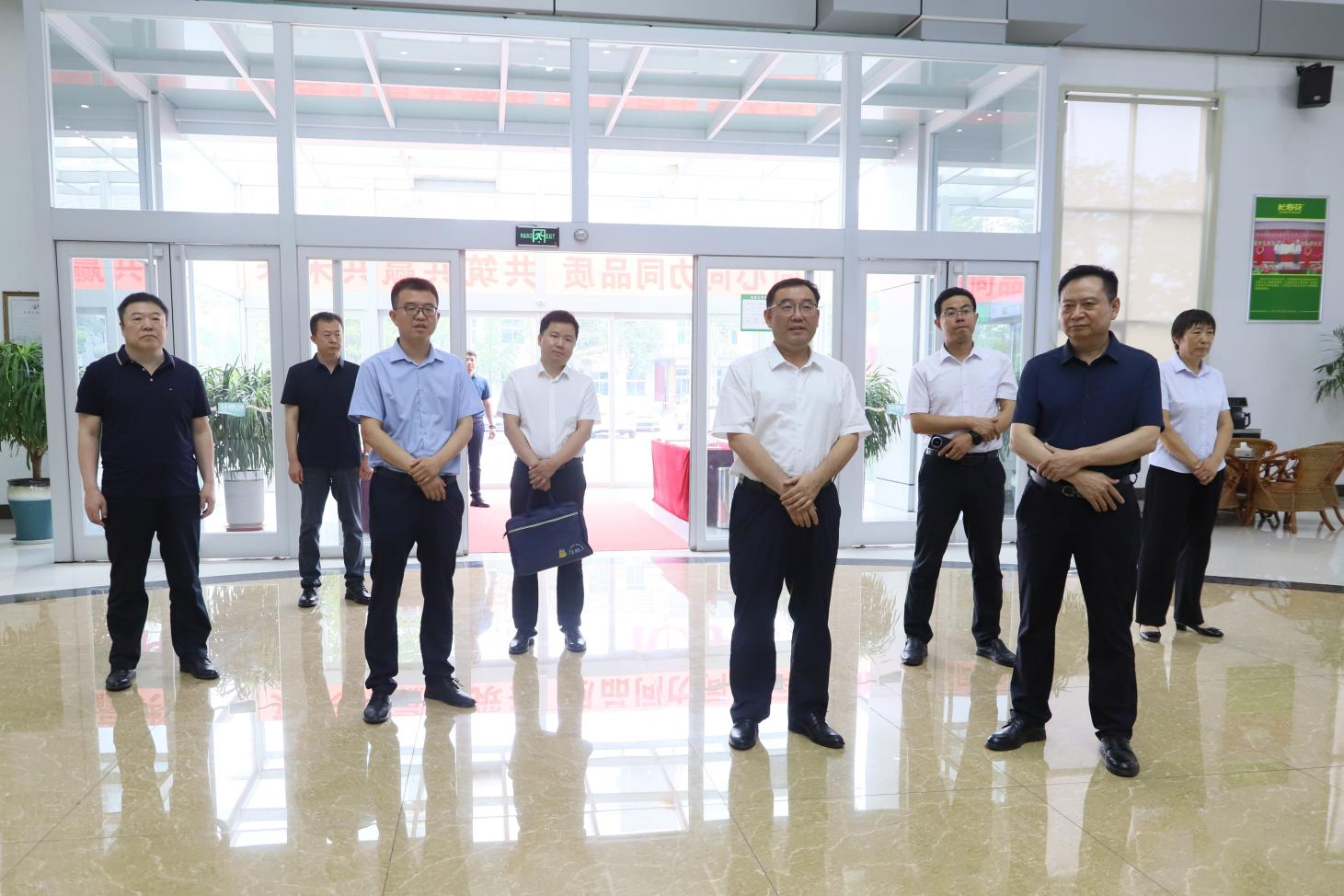 濱州醫(yī)學(xué)院附屬醫(yī)院黨委書記王東一行來山東三星集團參觀調(diào)研