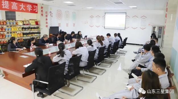 中國糧油學(xué)會(huì)知名油脂專家、河南工業(yè)大學(xué)教授劉玉蘭受邀來山東三星集團(tuán)作專題講座
